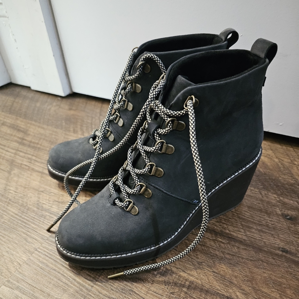 Toms lace up wedge boots, size 9